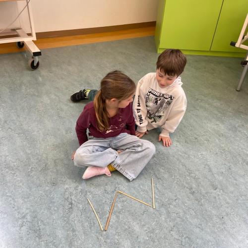 Kinder bei der Bewegungseinheit