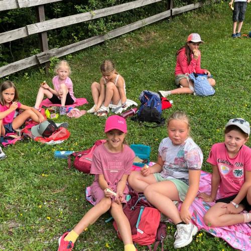 Kinder beim Wandertag zum Wildbad