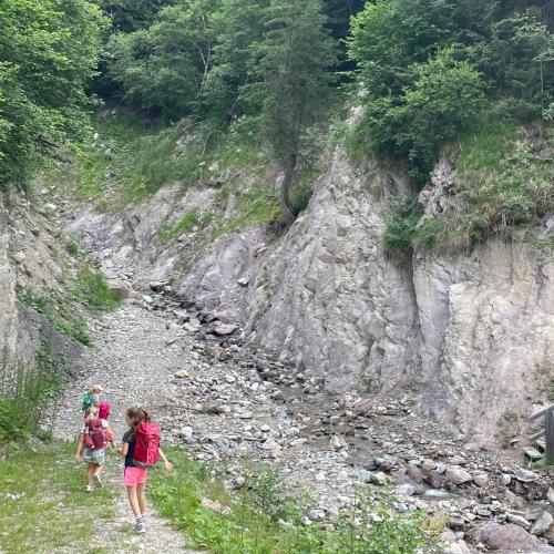 Kinder beim Wandertag zum Wildbad