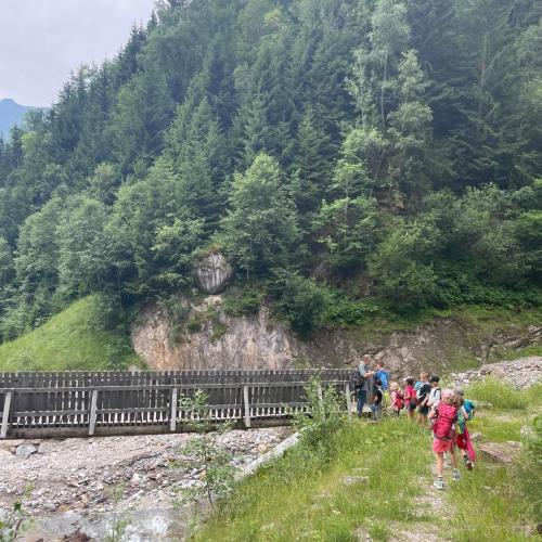 Kinder beim Wandertag zum Wildbad