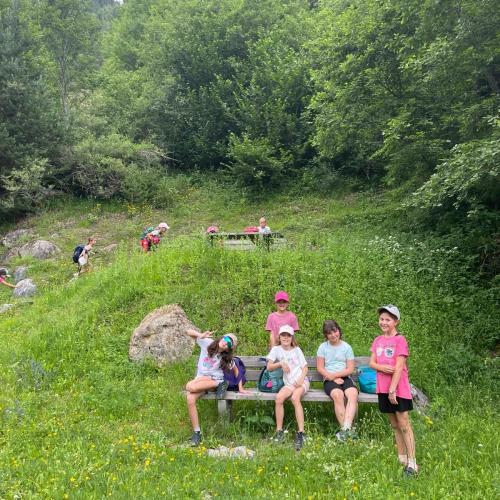 Kinder beim Wandertag zum Wildbad