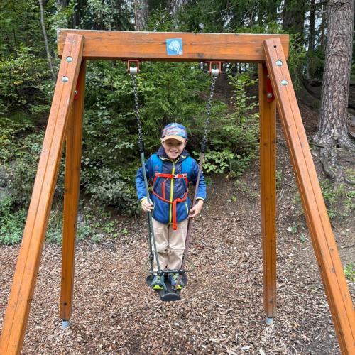 Kinder beim Wandertag zum Tramser Weiher