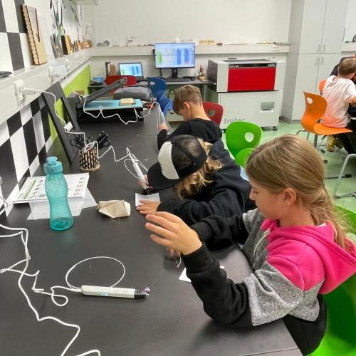 Kinder im MINT Lab - Station 3D Pen