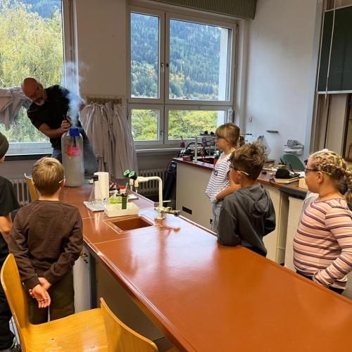 Kinder im MINT Lab - Workshop Trockeneis