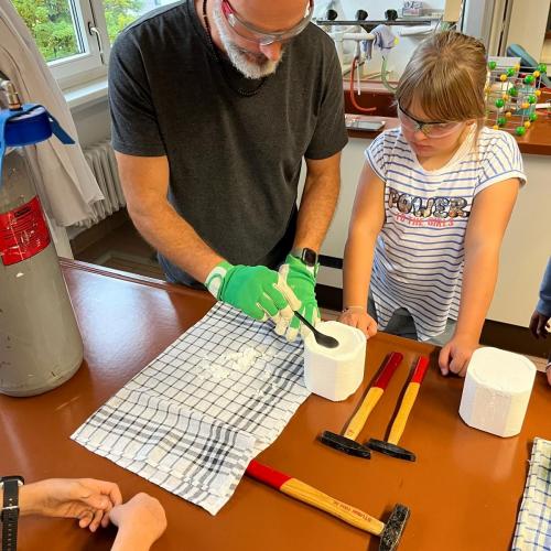Kinder im MINT Lab - Workshop Trockeneis