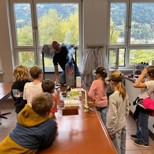 Kinder im MINT Lab - Workshop Trockeneis