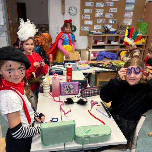 Verkleidete Kinder am Faschingsdienstag