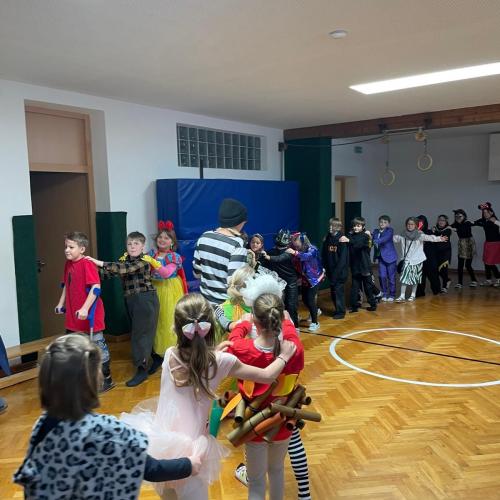 Verkleidete Kinder am Faschingsdienstag