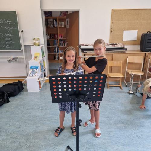 Kinder präsentieren ihre Talente