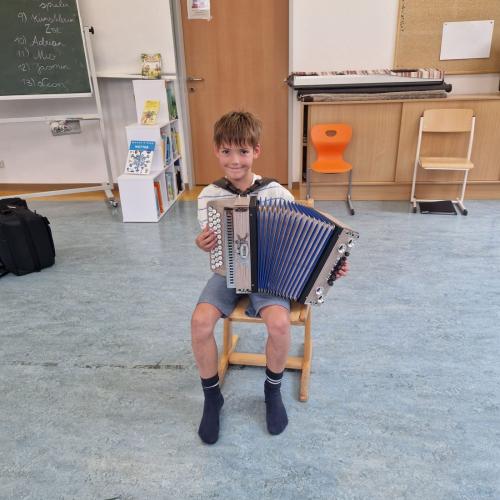 Kinder präsentieren ihre Talente