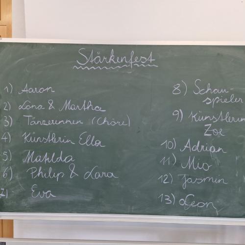 Kinder präsentieren ihre Talente