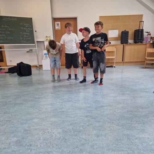 Kinder präsentieren ihre Talente