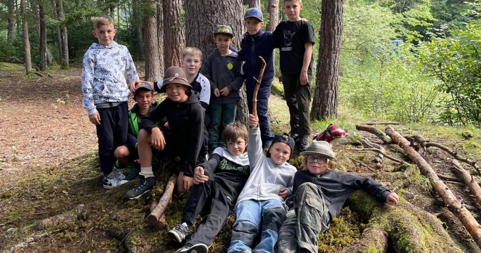 Kinder beim Wandertag zum Tramser Weiher